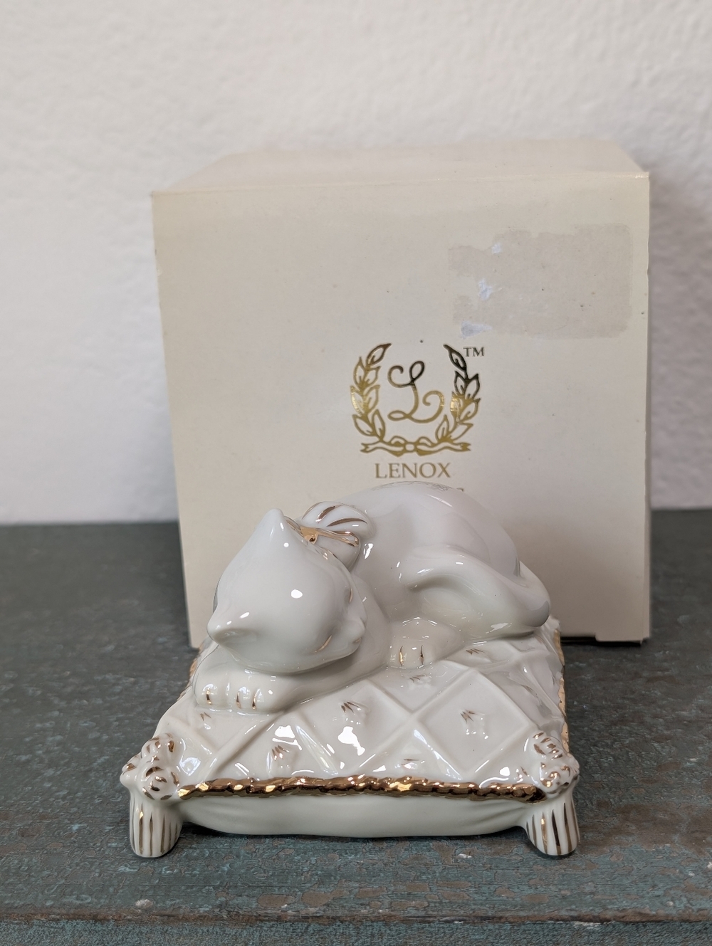 Lenox "Dreaming Away" Figurine Napping Sleeping Cat on Pillow  Gold Trim - Picture 13 of 14
